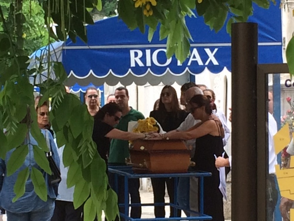 Corpo de Heloísa Faissol é enterrado no Rio de Janeiro