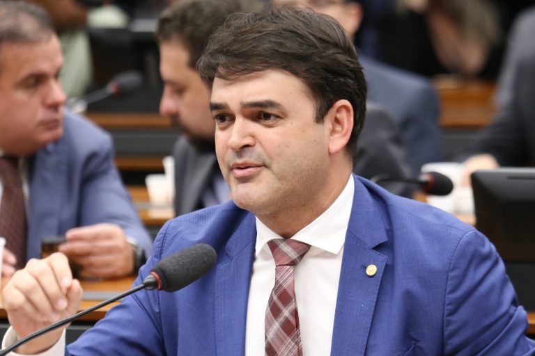Discussão e votação de propostas legislativas Comparecimento do Ministro da Previdência Social. Dep. Rubens Pereira Júnior (PT - MA)