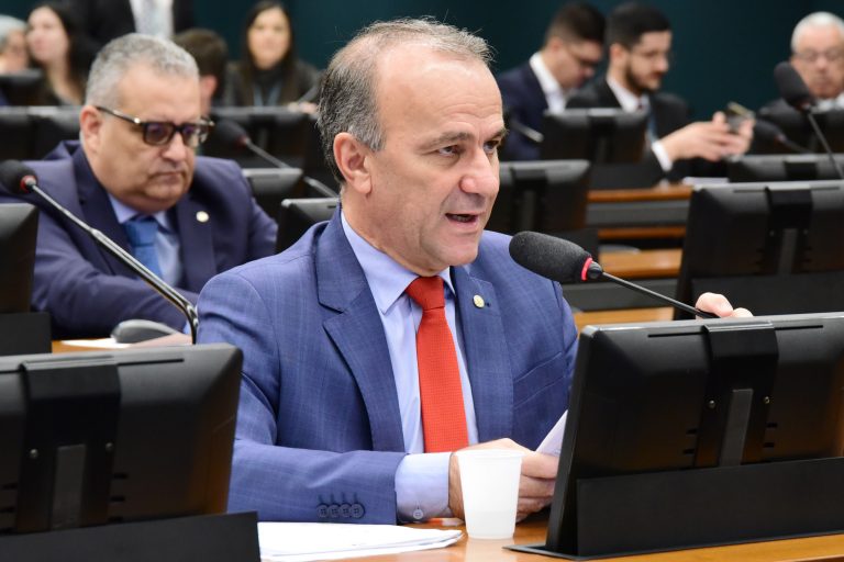 Discussão e votação de propostas legislativas. Dep. Helder Salomão (PT - ES)