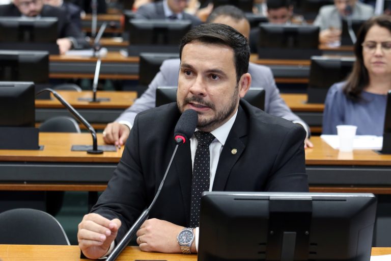 Deputado Capitão Alberto Neto (PL-BA) na reunião da Comissão de Constituição e Justiça da Câmara