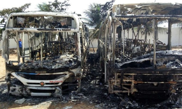Ônibus incendiados em ataques criminosos na cidade de Natal (RN), em março