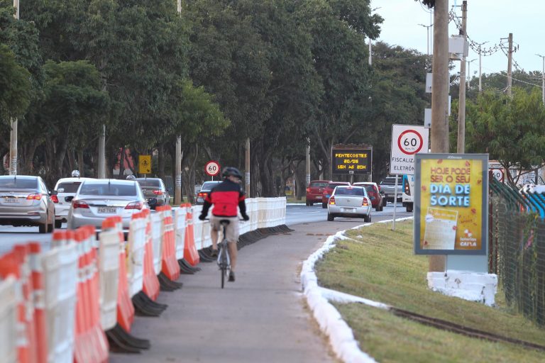 Ciclista no trânsito