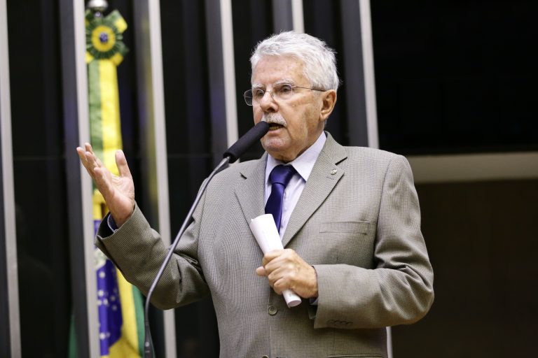 Deputado Luiz Antônio Corrêa (PP-RJ) no Plenário da Câmara dos Deputados