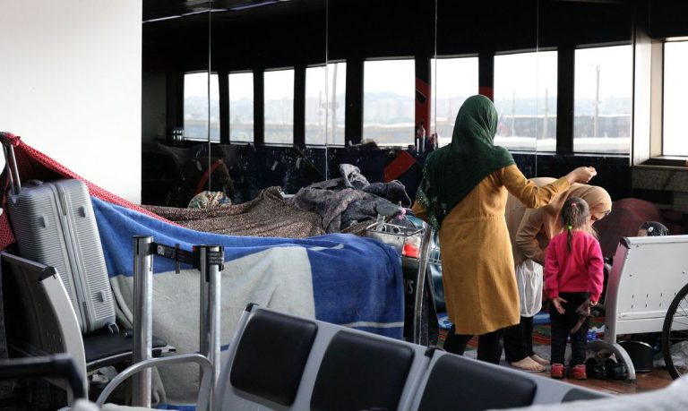 Refugiados afegãos Afeganisão Guarulhos aeroporto acolhimento visto migração
