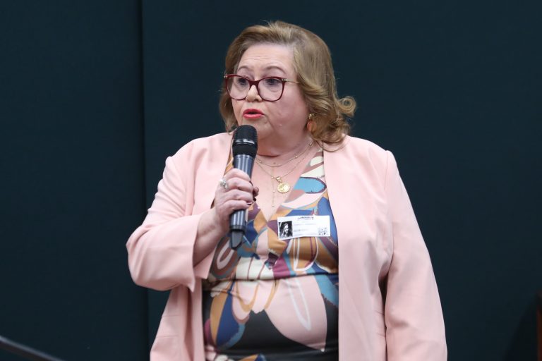 Audiência Pública – Cursos de graduação na área da saúde na modalidade EAD. Assessora - Conselho Federal de Farmácia - CFF, Zilamar Costa Fernandes.