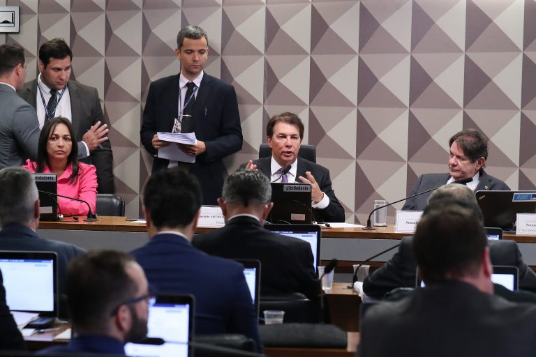 Maia durante reunião da CPMI do 8 de Janeiro