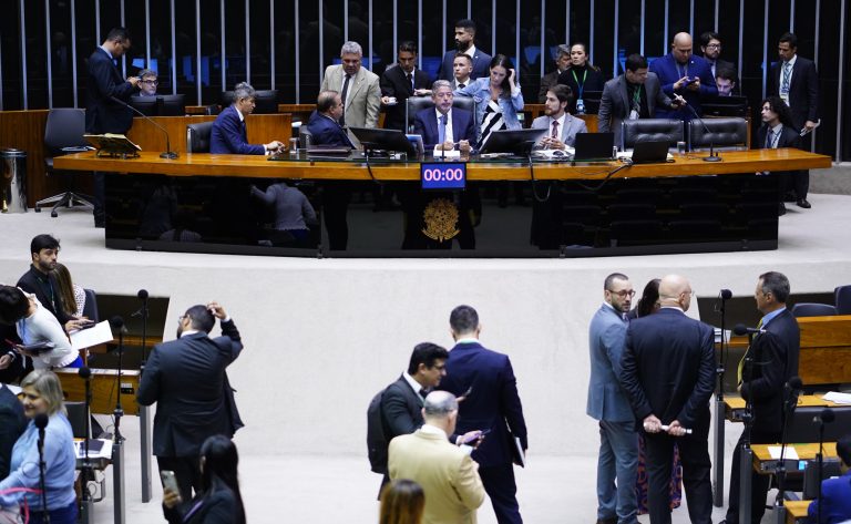 Discussão e votação de propostas. Presidente da Câmara dos Deputados, Arthur Lira