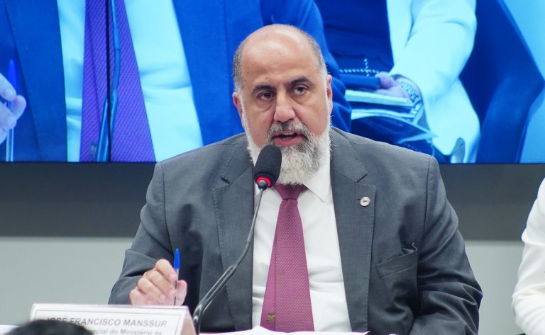 José Francisco Manssur , representante do ministério da fazenda