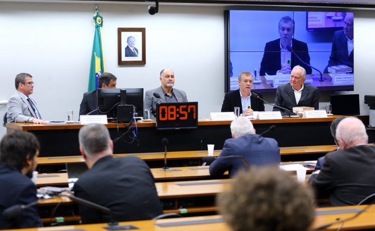 Audiência Pública - Diferenciação entre educação física escolar e esporte competitivo