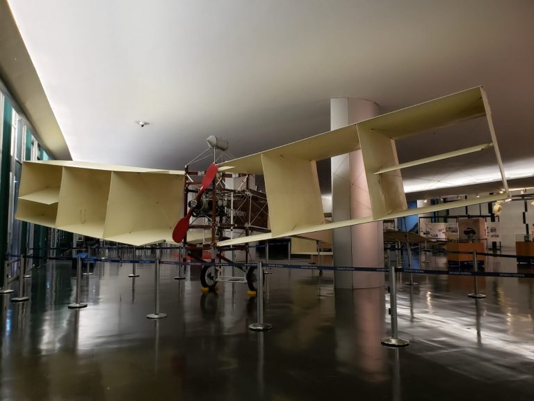 14-Bis em exposição no Salão Negro do Congresso Nacional