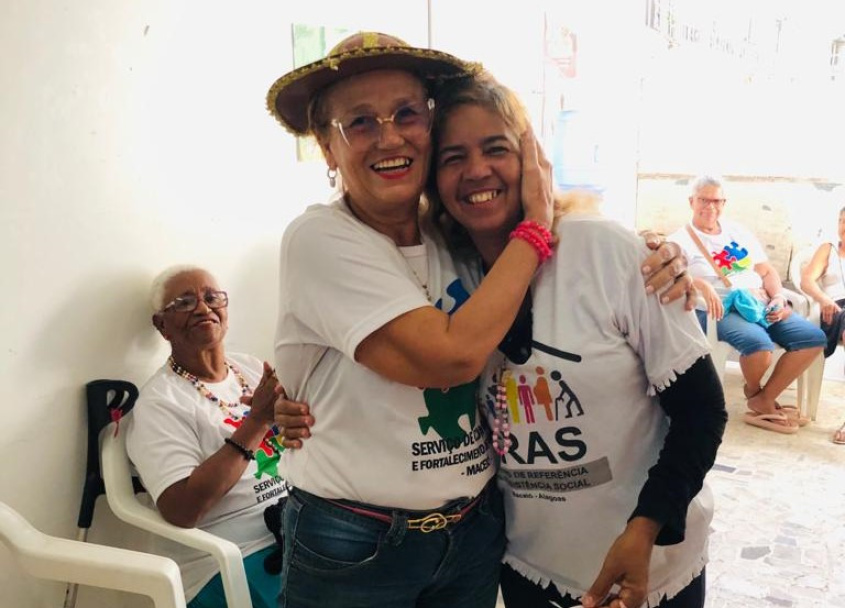 Idosos puderam demonstrar o amor e o carinho que cada um sente pelo outro. Foto: Cras