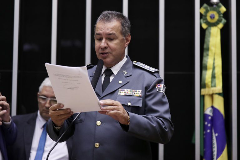 Capitão Augusto discursa no plenário