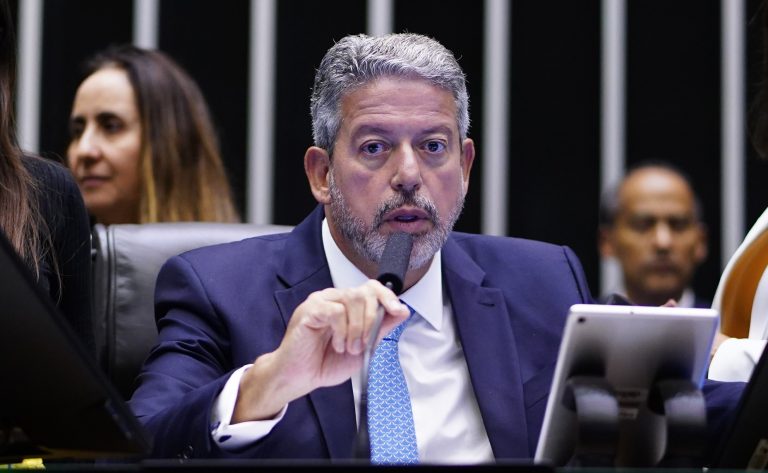 Discussão e votação de propostas. Presidente da Câmara dos Deputados, Arthur Lira