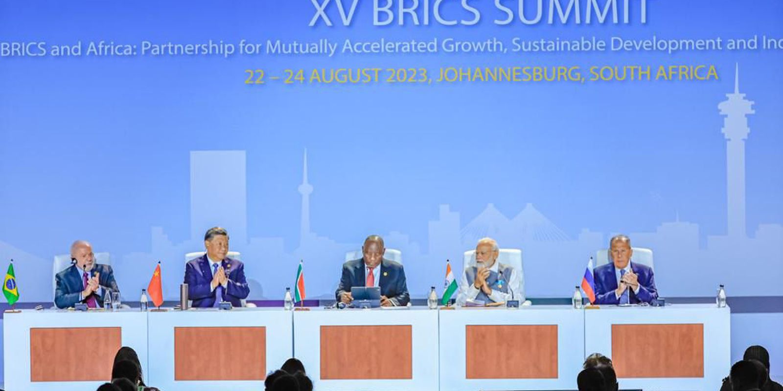 INTERNACIONAL "Brics recebendo seis novos membros a partir de janeiro