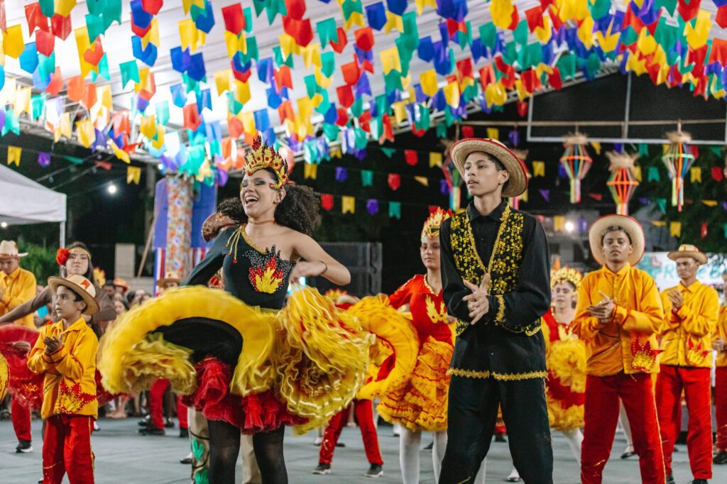 Dança de quadrilha junina ao ar livre
