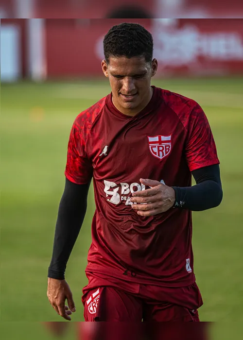 Thiaguinho retorna ao CRB após longo tempo afastado.