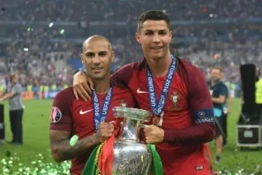 CazéTV acerta com Quaresma e ícones do Flamengo e Vasco