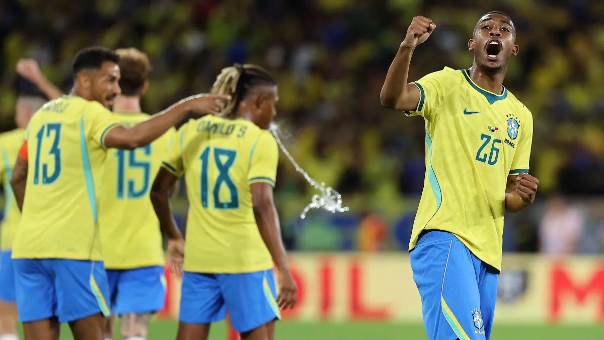 Rayan celebra primeiro gol pela Seleção e prevê competição por titularidade